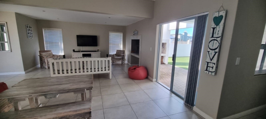 2 Bedroom Property for Sale in Blue Lagoon Western Cape